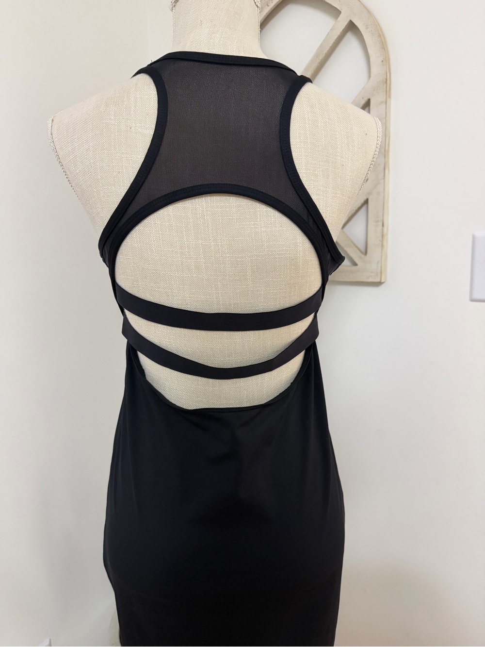 Fabletics Tropez Dress Black Mesh Cut-Out Strappy Back Women’s Size Large NWT - Picture 5 of 13